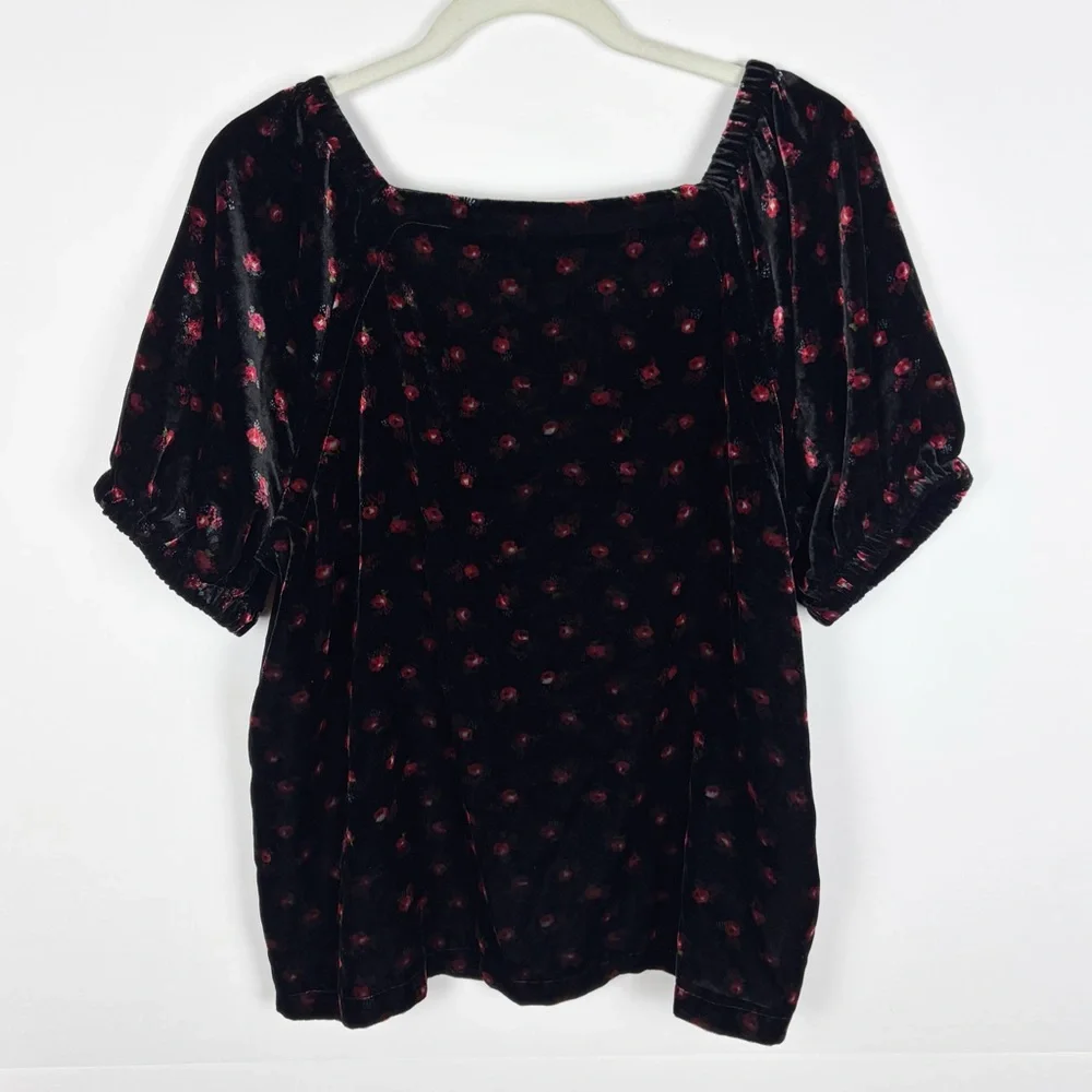 Loft Top Size XL Black Velvet Red Floral Puff Sleeve Sweetheart Neck Feminine